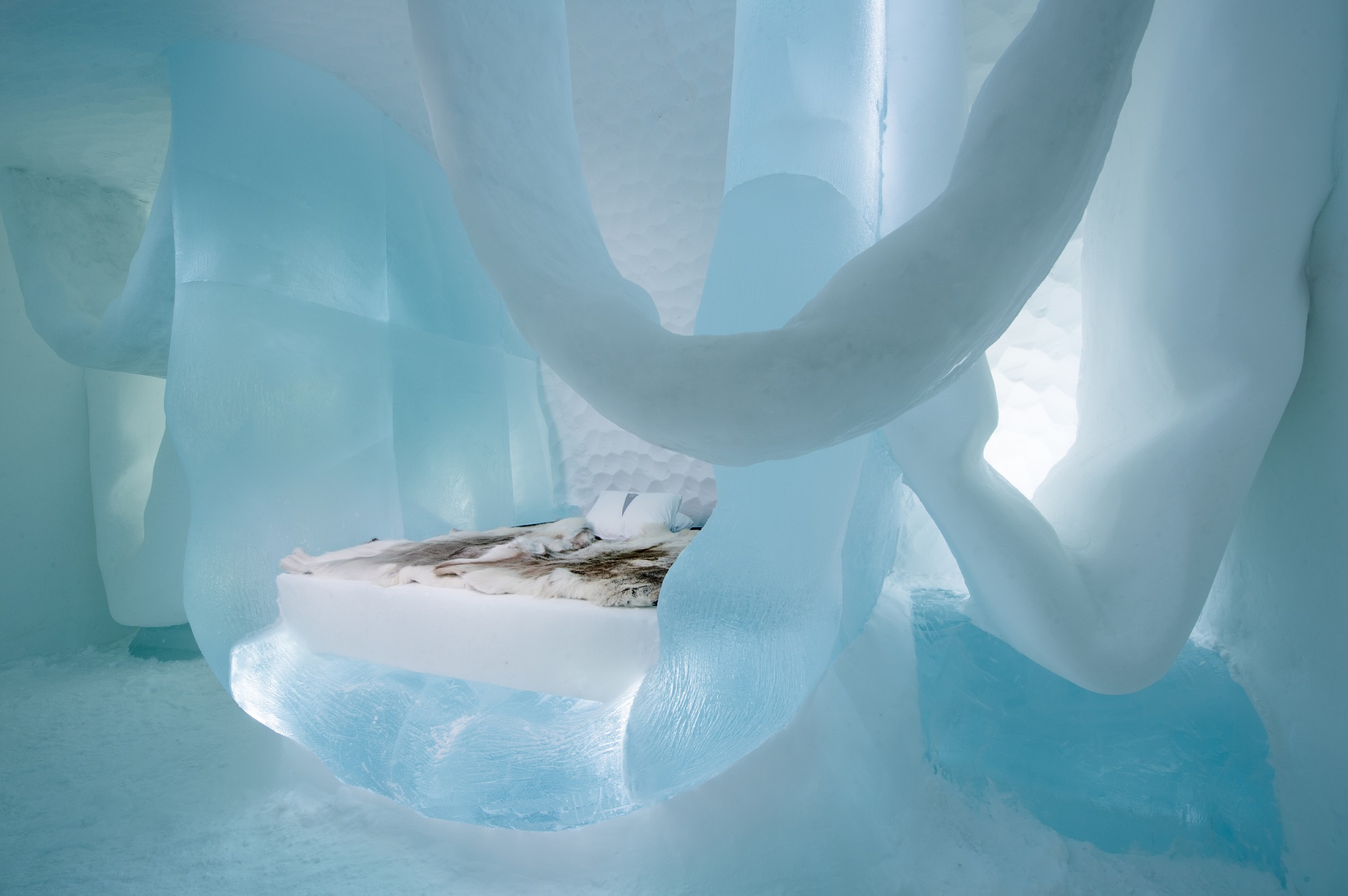 medium art suite hang in there icehotel 28 Design Marjolein Vonk Maurizio Perron. Photo Asaf Kliger 2