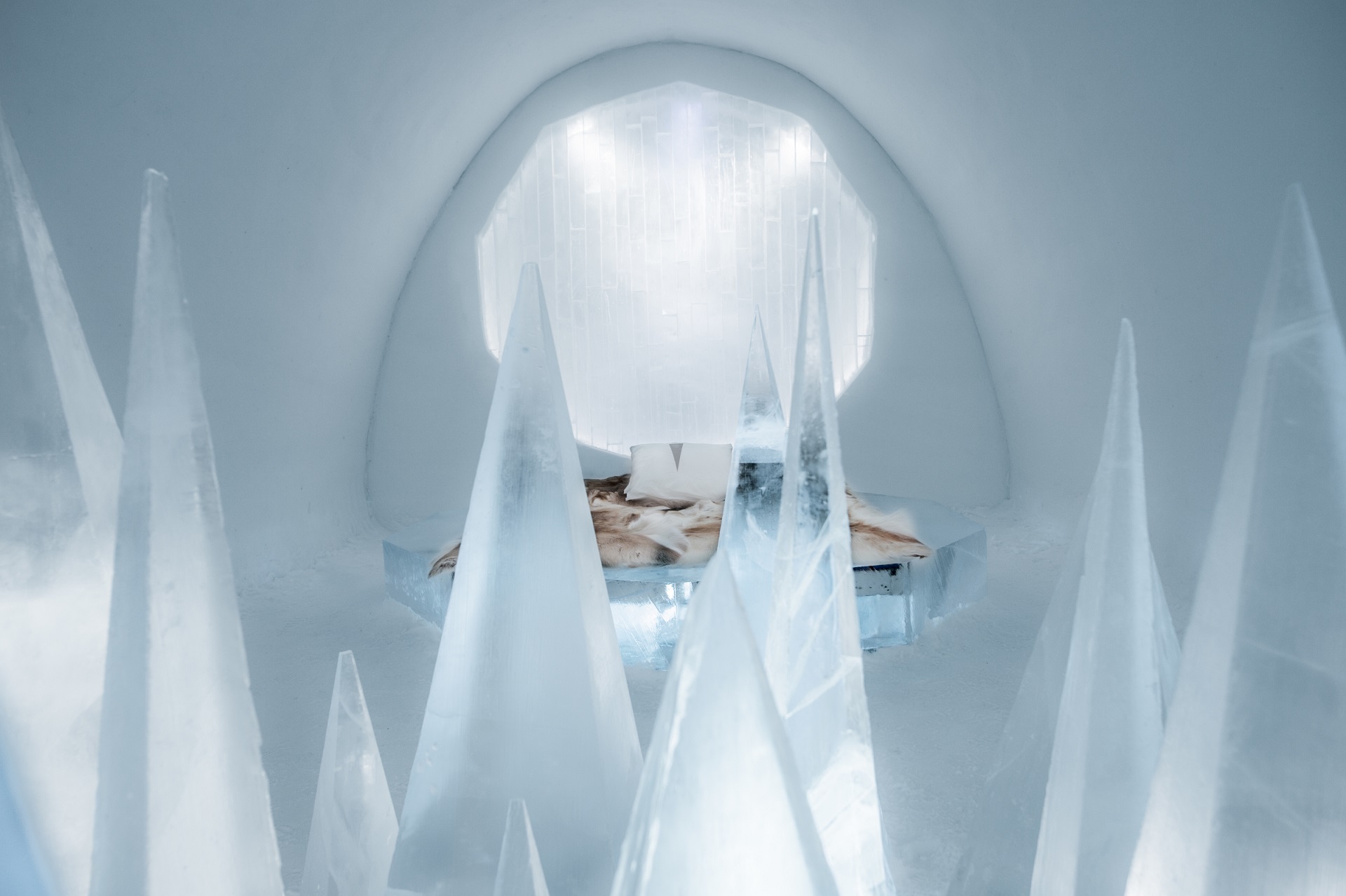 medium art suite white desert icehotel 28 Design Timsam Harding Fabián Jacquet Casado. Photo Asaf Kliger. 2